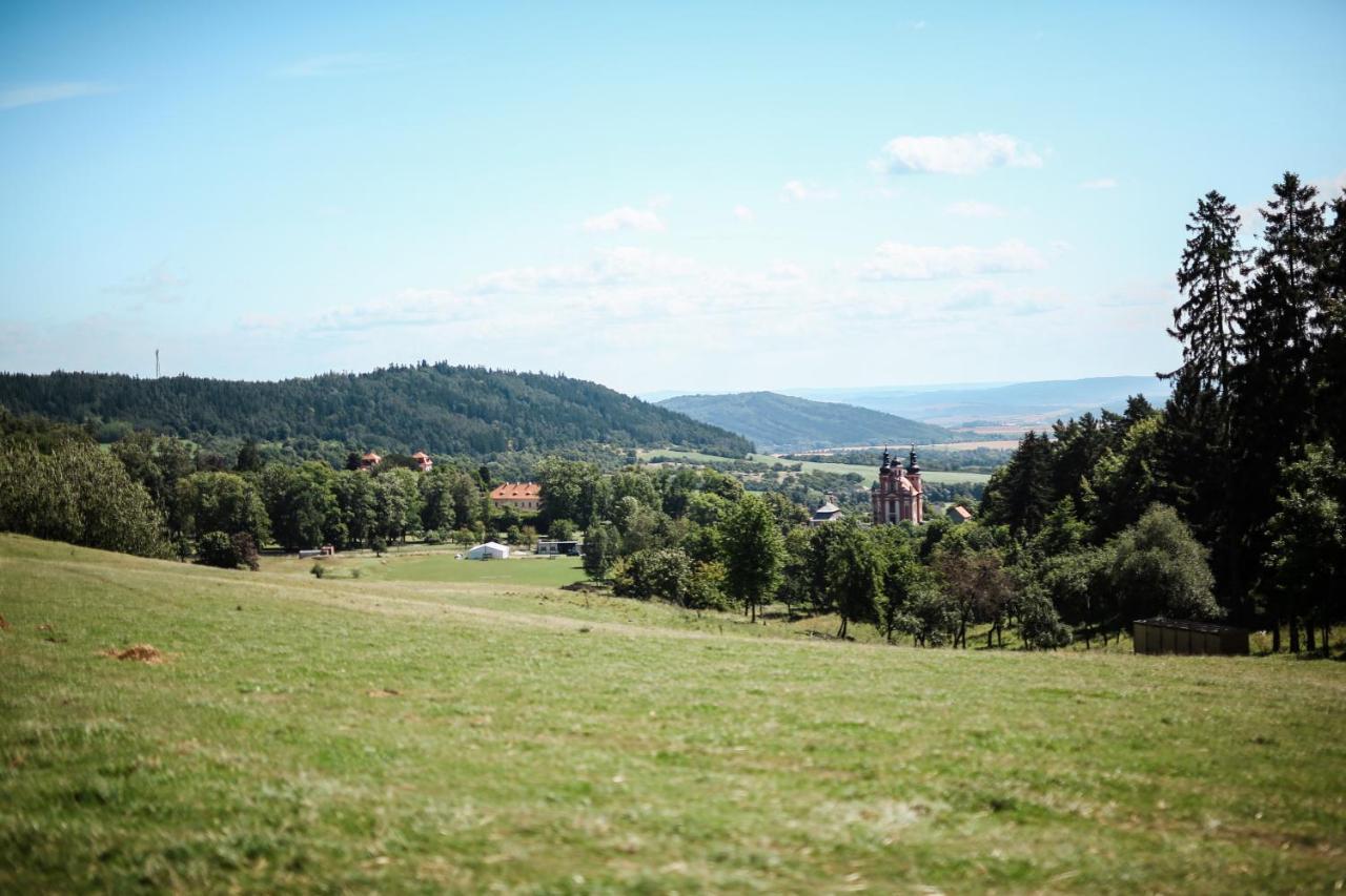 Bohem Zapomenute Misto Hotel Valec Buitenkant foto
